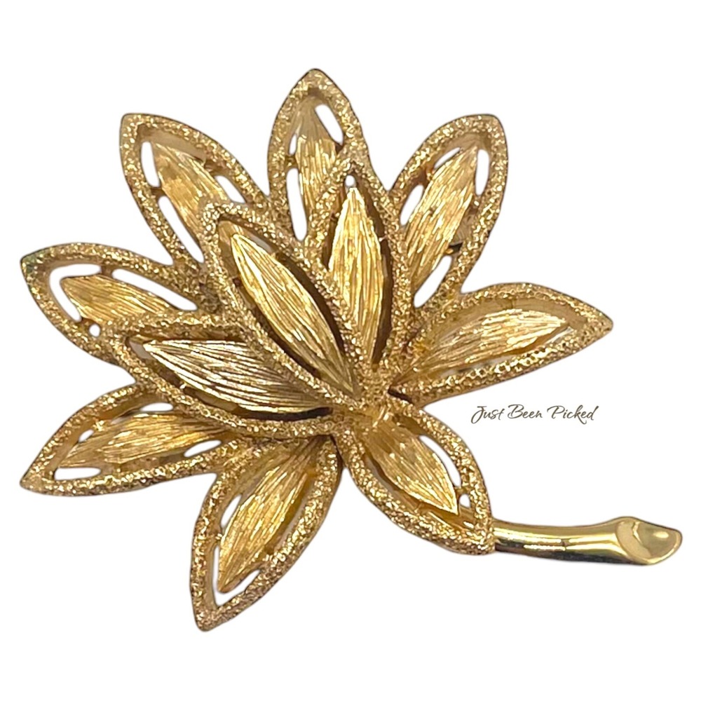 Avon Brooch Vintage Gold Tone‎ Textured Layered Floral Leaf Pin